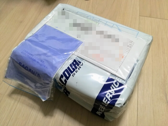 届いた小包の全体写真