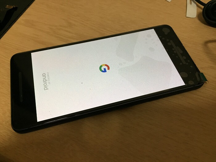 新しいディスプレイを設置したPixel 2を起動したところ