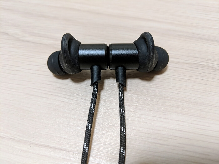 GEVO GV18 BT SPORTSBUDSのイヤホン部分は磁石でくっつく