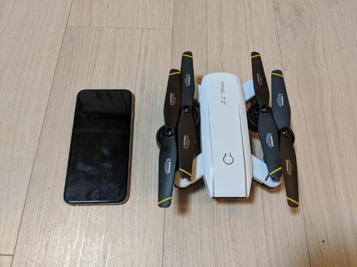 SG700をiPhone6と並べてみたところ