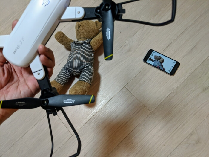 SG700の底カメラで写真を撮っている様子