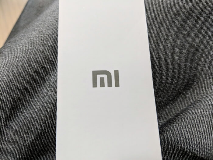 Xiaomiのロゴが印刷されたタグ