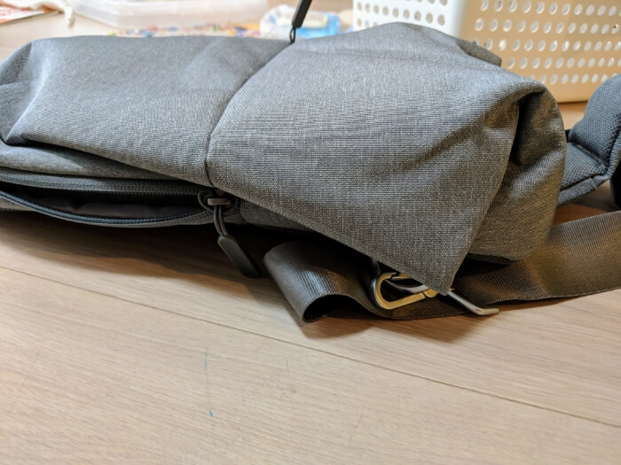 Xiaomiスリングバッグの横デザイン（アップ）
