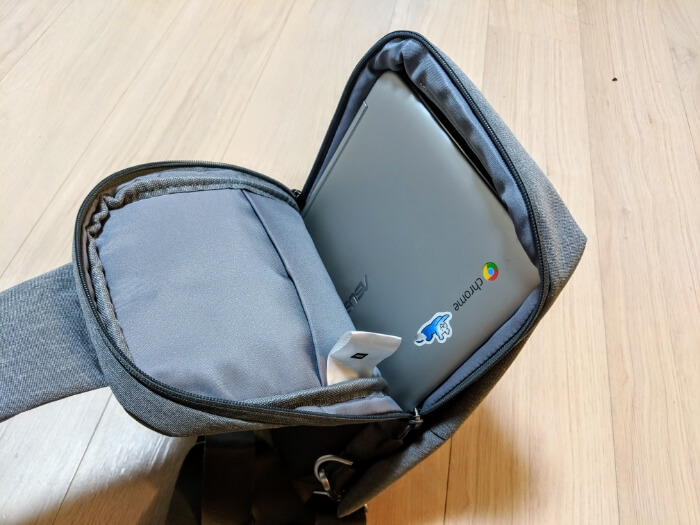 XiaomiボディバッグにChromebook Flip C100PAをを入れたところ