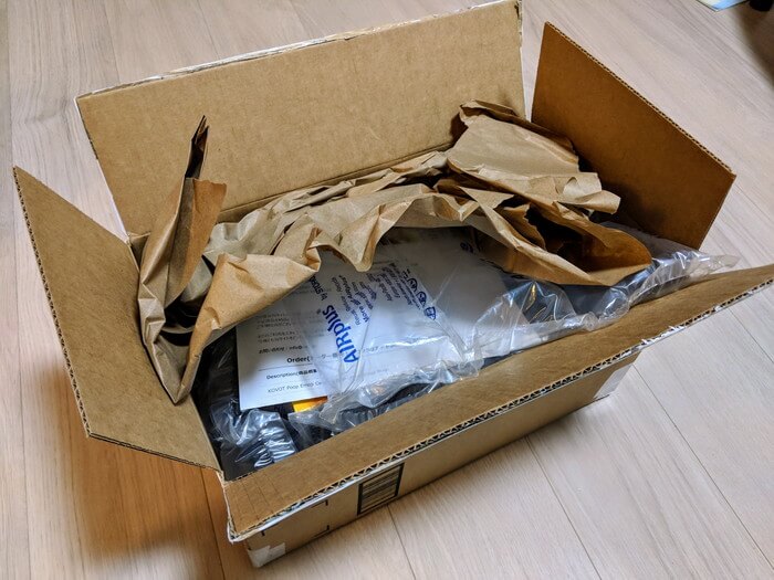 Xボーダーから届いた荷物を開けたら緩衝材と納付書が