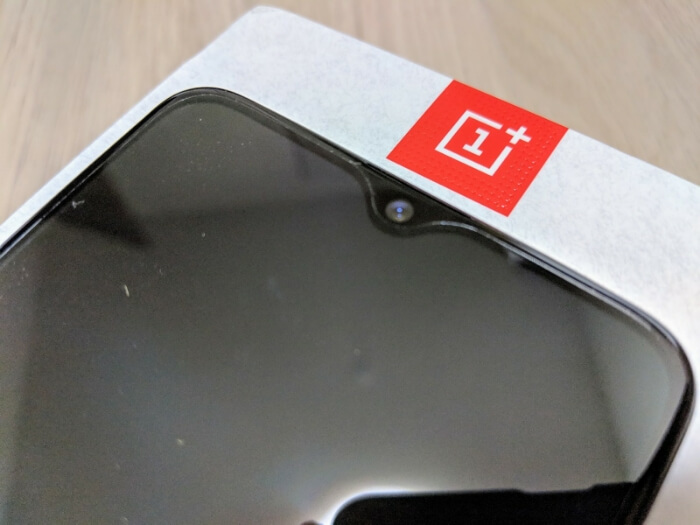 OnePlus 6Tは画面保護フィルムが貼付け済み