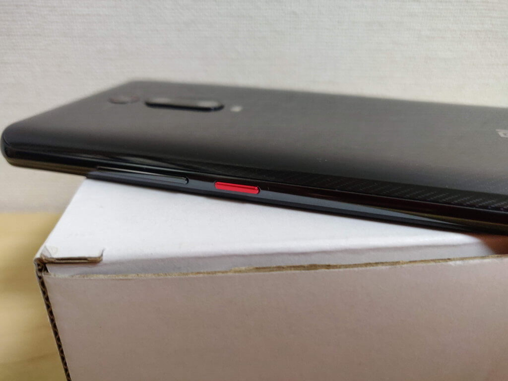 Xiaomi Mi9Tの赤い電源ボタン
