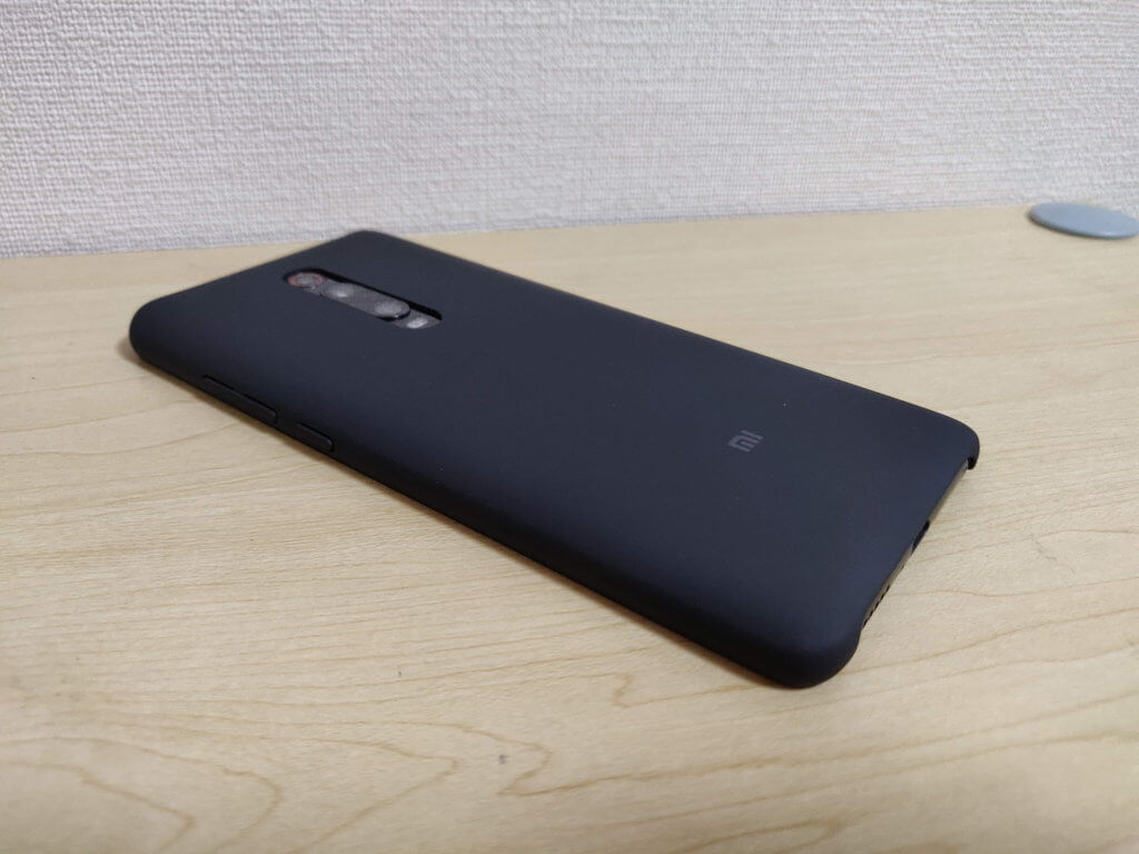 Xiaomi Mi9Tに同梱されている純正ケースをつけたところ