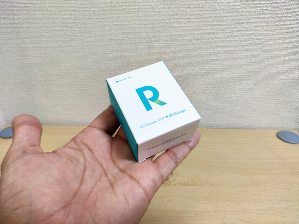 RACPower RP-PC112の外箱。箱の時点で小さい