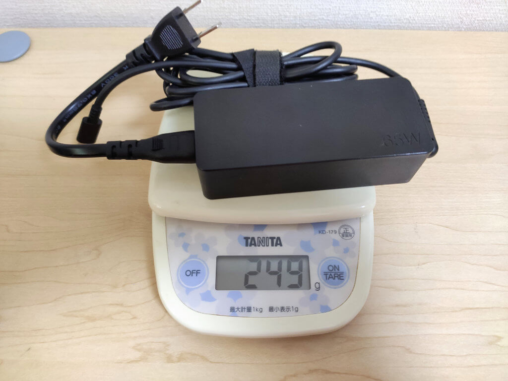 Thinkpad X280標準ACアダプタ（65W）のケーブルを短いものに交換したときの重さは249g