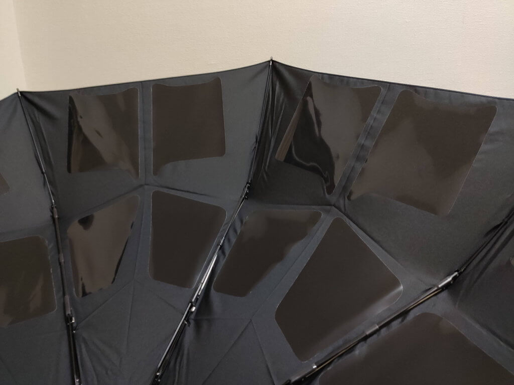 Nano Easy Umbrellaの内側には樹脂のシートが貼られている