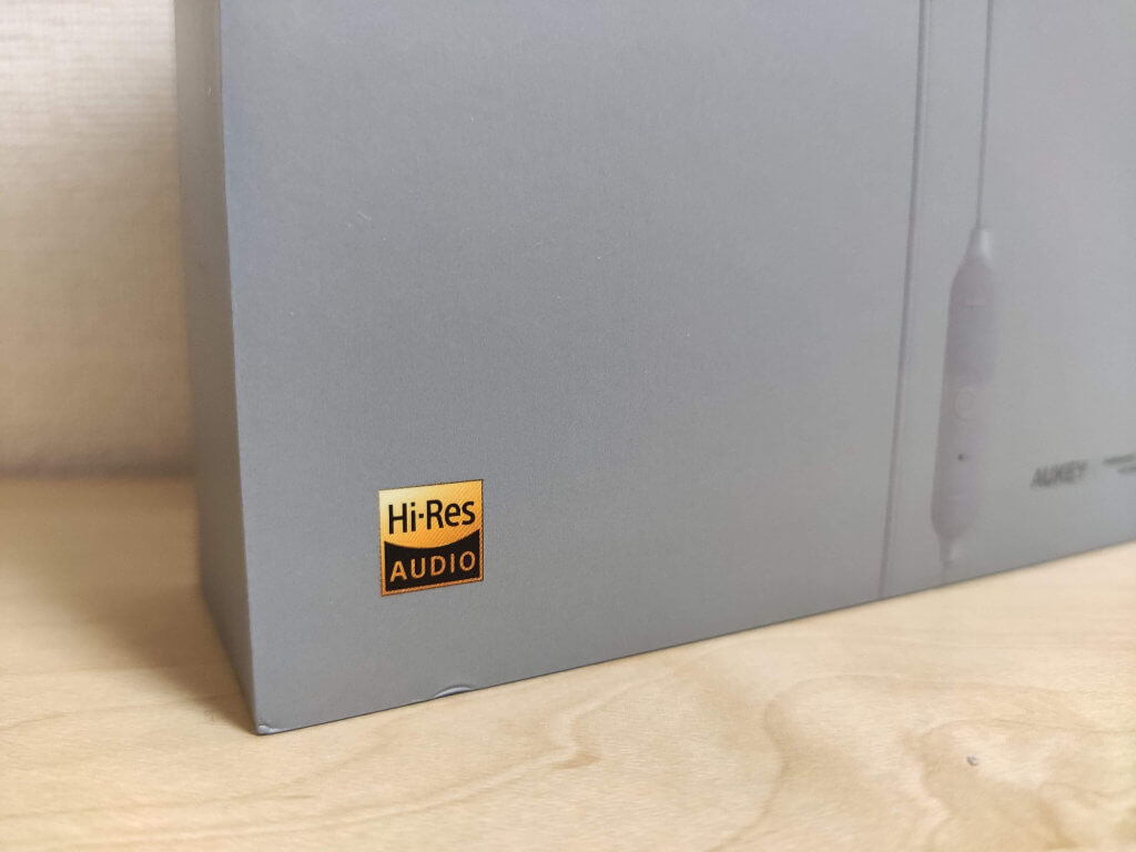 AUKEY EP-B80の外箱に書かれたハイレゾ（Hi-Res）規格のマーク