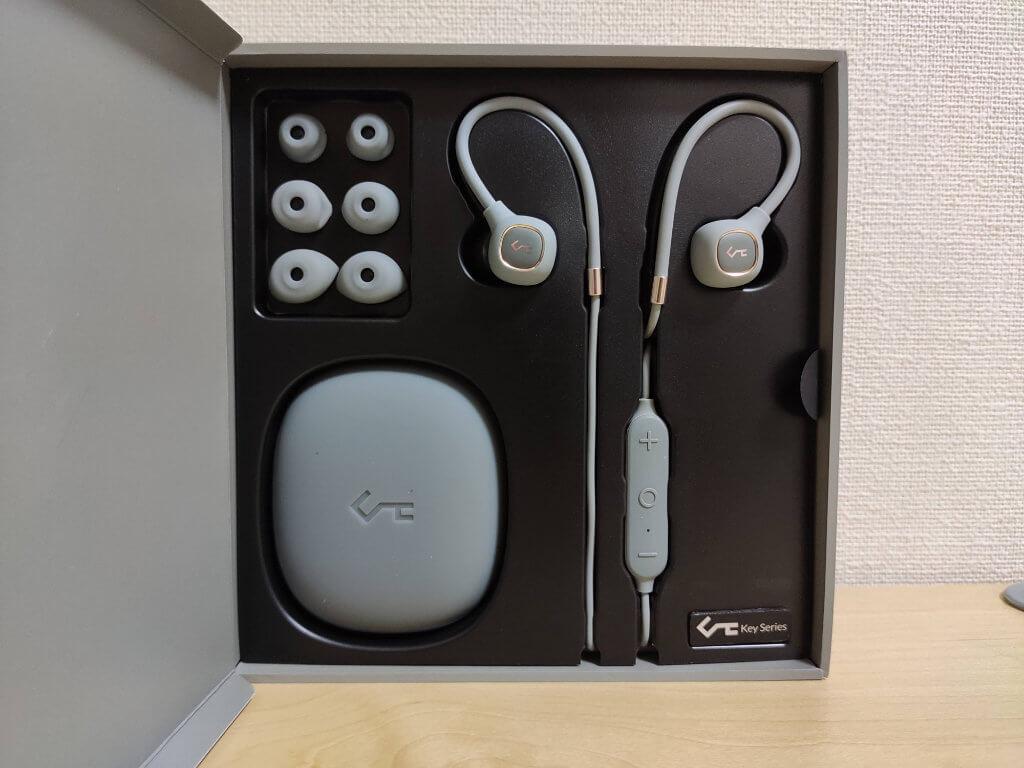 AUKEY EP-B80を開けたところ