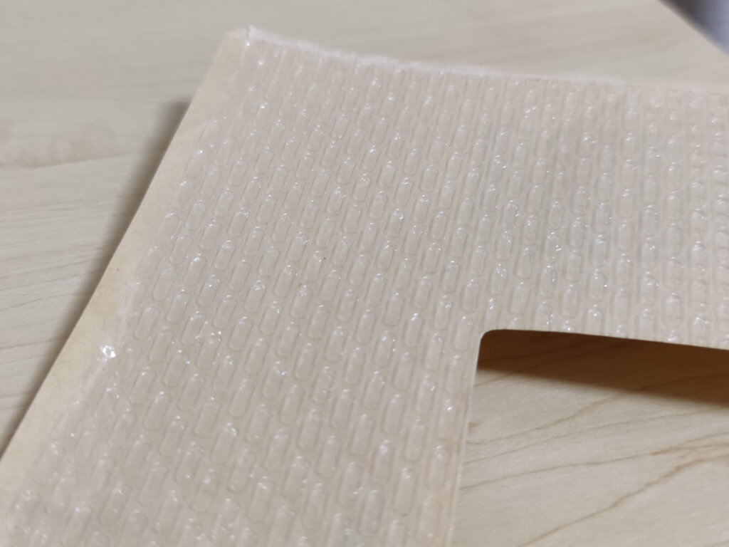 Amazonの封筒型梱包材の内側の薄いエアキャップ