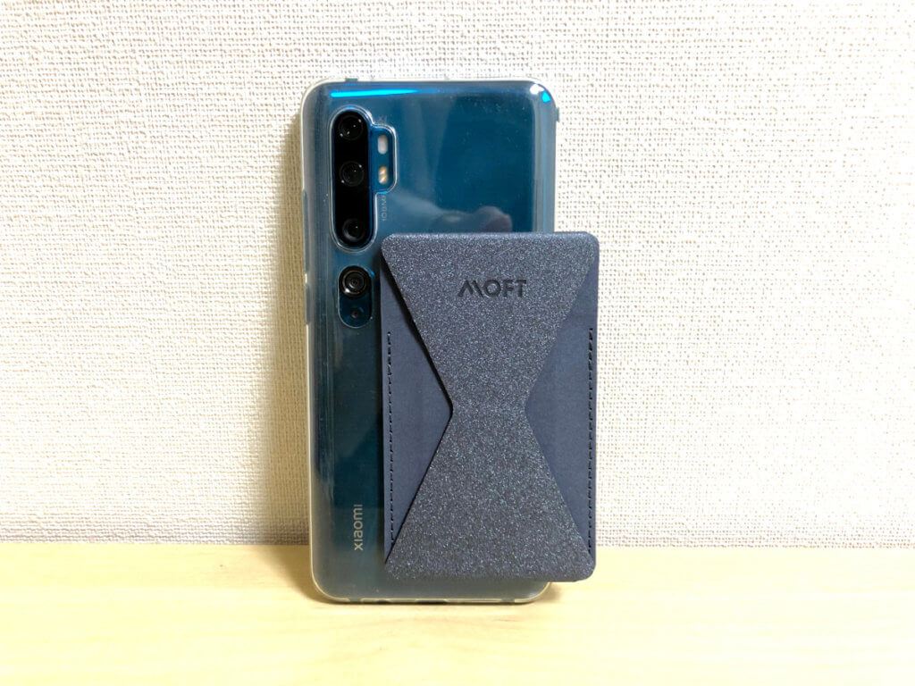 MOFT XスマホスタンドをXiaomi Mi Note 10につけようとしたところ