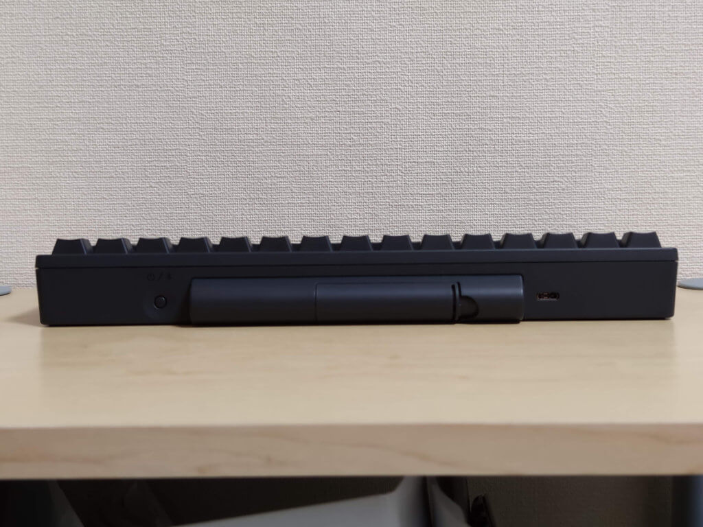 HHKB Professional HYBRID Type-S 英字配列 無刻印 後ろから見たところ。USB-CジャックとON/OFFスイッチ