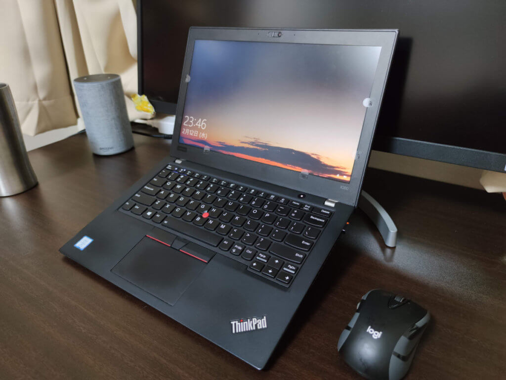MOFTノートPCスタンドを12インチのノートPCに装着。高め 高さ8m