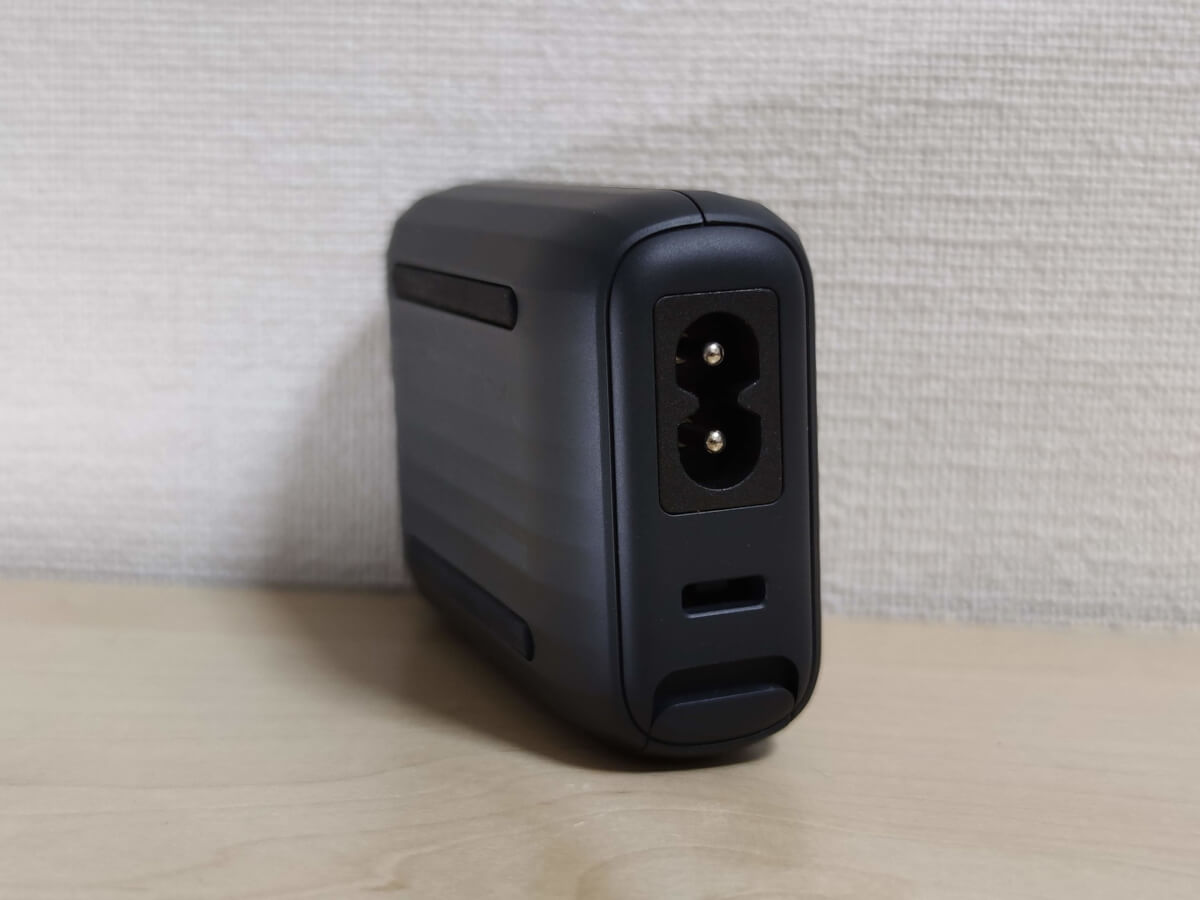 SuperHub SEの充電口