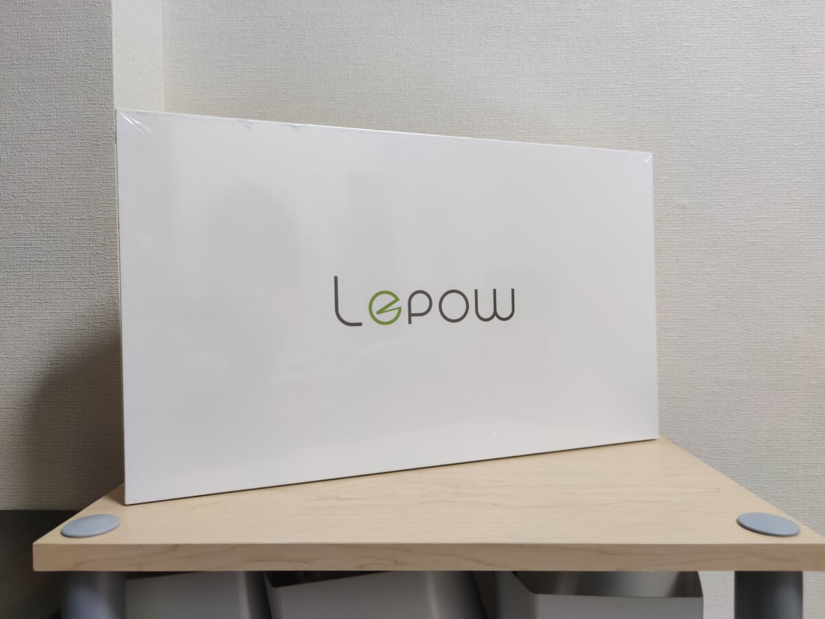 Lepow 15.6インチモバイルディスプレイの外箱