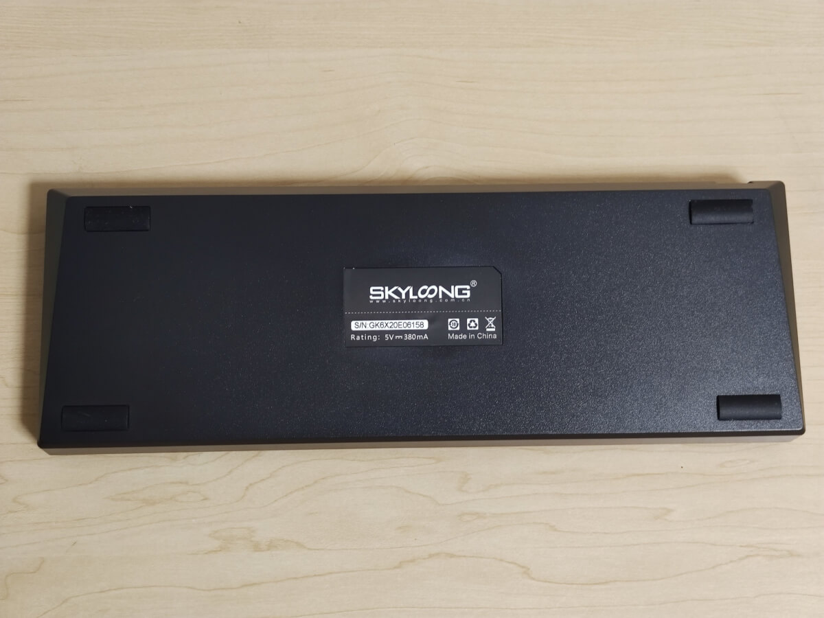SK61S 60 メカニカルキーボード 裏側 SKYLONGというメーカー名が印字されている