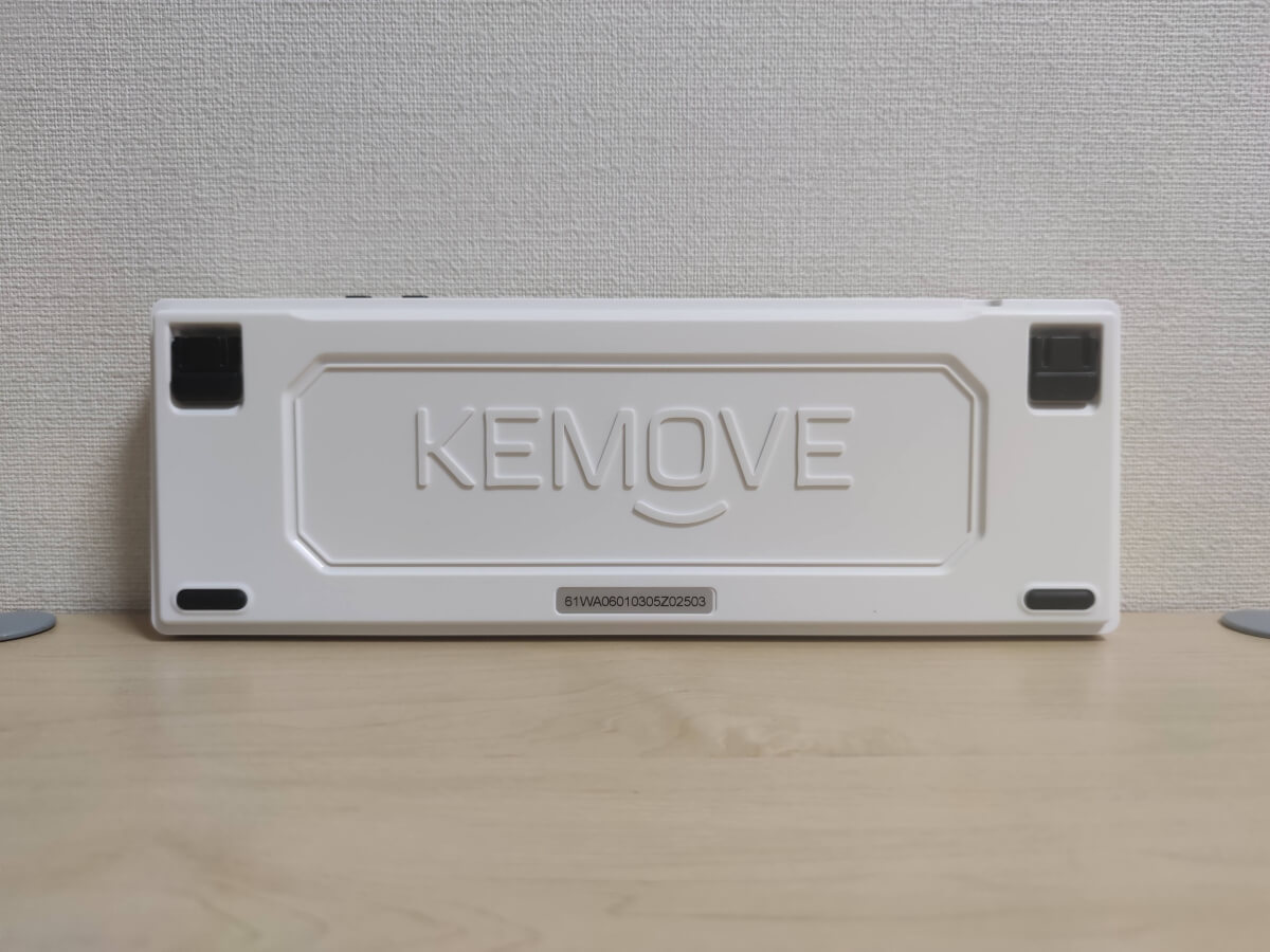 KEMOVE SnowFoxの裏側 大きなロゴが印字されている