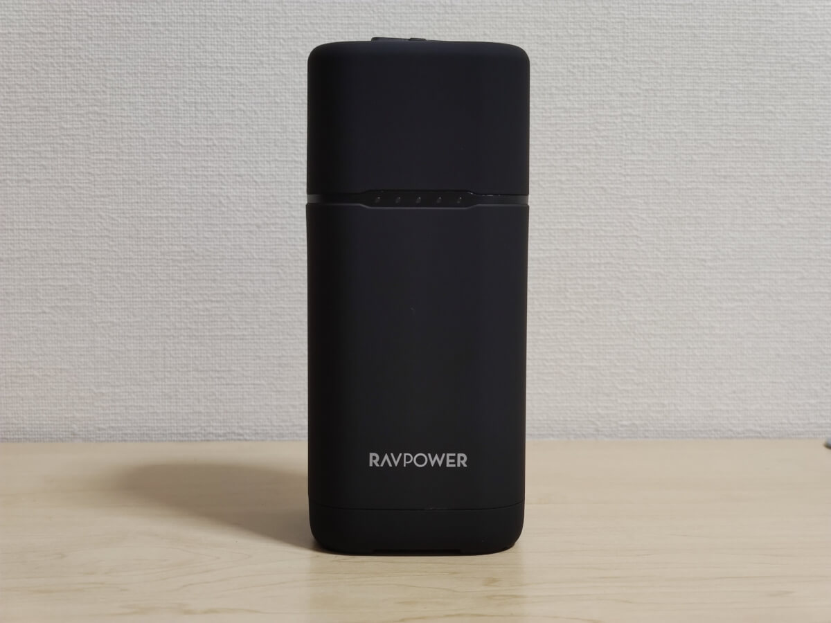 RAVPower RP-PB054 proの前側 前面 RAVPOWERのロゴが印字された部分