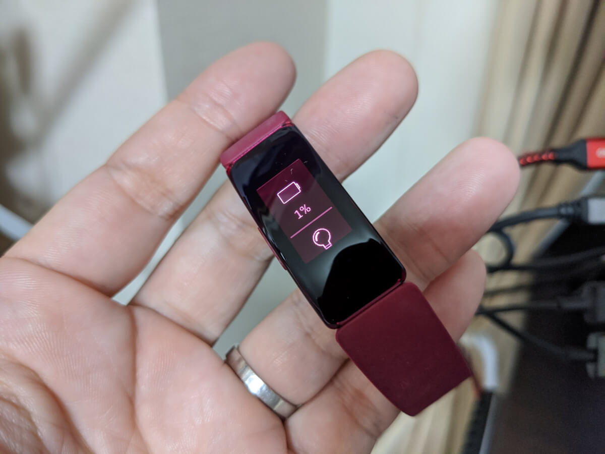 Fitbit Inspireの電池が常に1%になってしまう故障