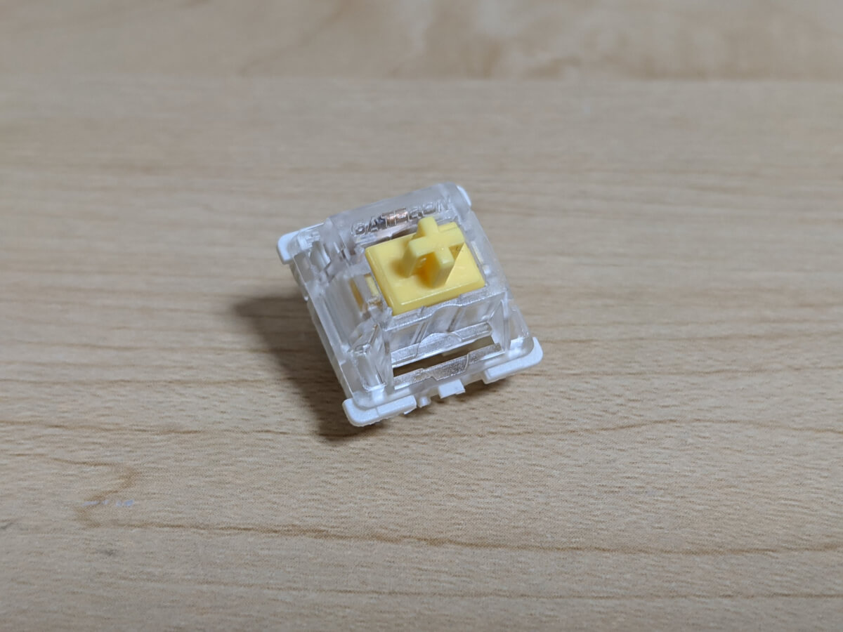 Gateron黄色軸 Yellow Switch 黃軸 表側は十字 Chrerry MX互換