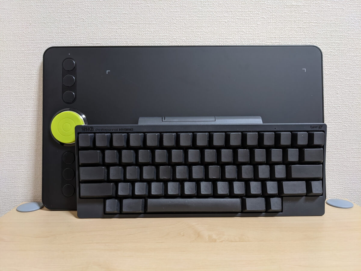 XP-Pen Deco 02の大きさをキーボード（Happy Hacking Keyboard）と比較したところ