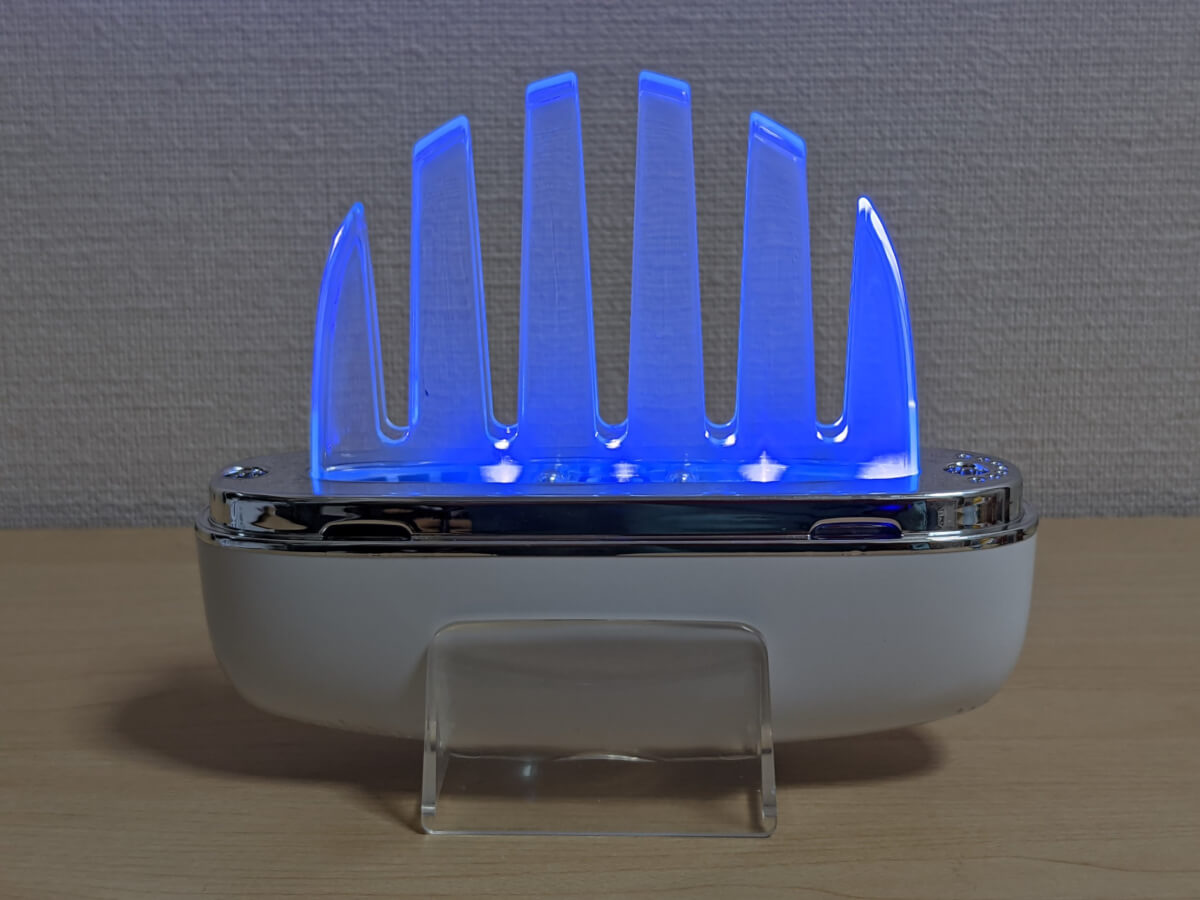 maskirei本体 UV-C LEDを点灯した様子