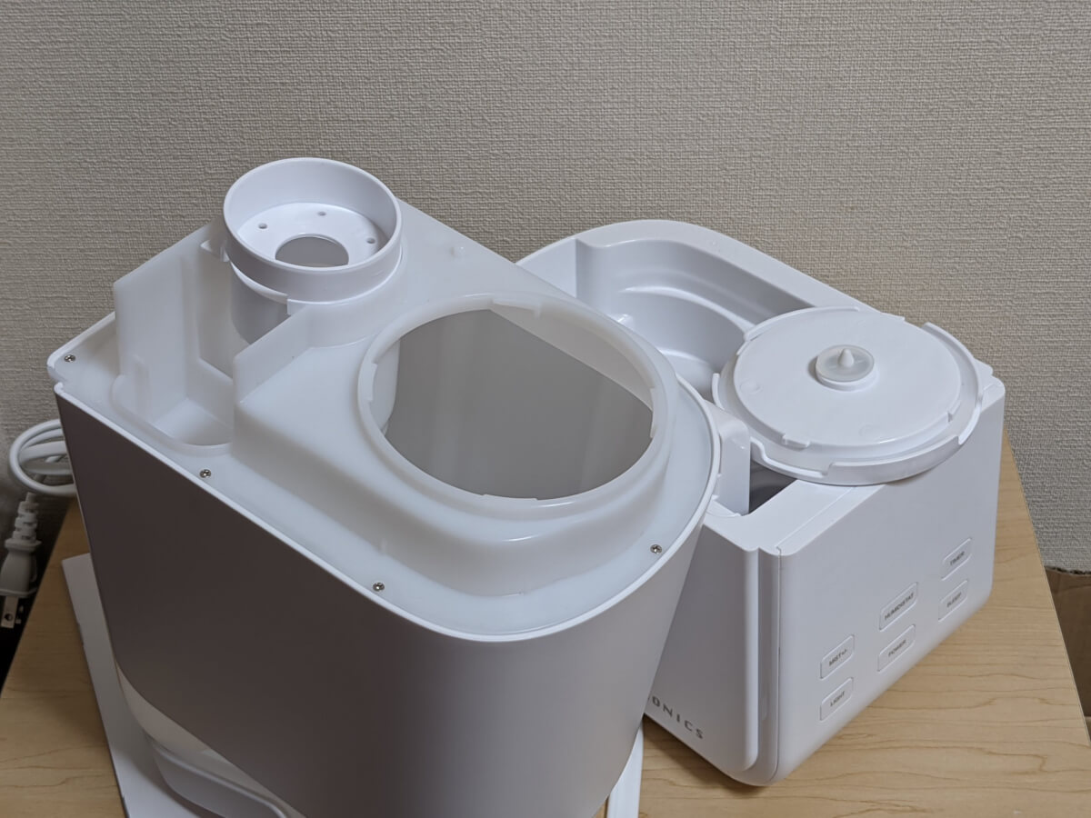 TaoTronics TT-AH043 水タンクのフタを取った様子