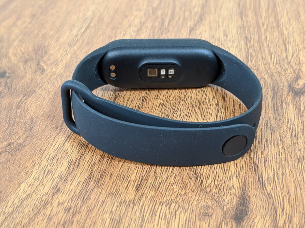 Mi Band 6 後ろから見た様子