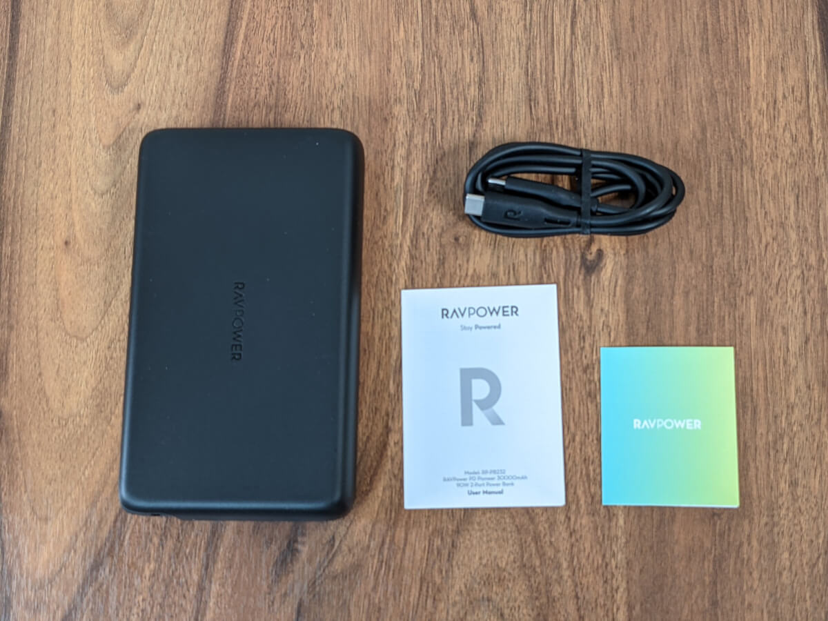 RAVPower RP-PB232 本体と付属品