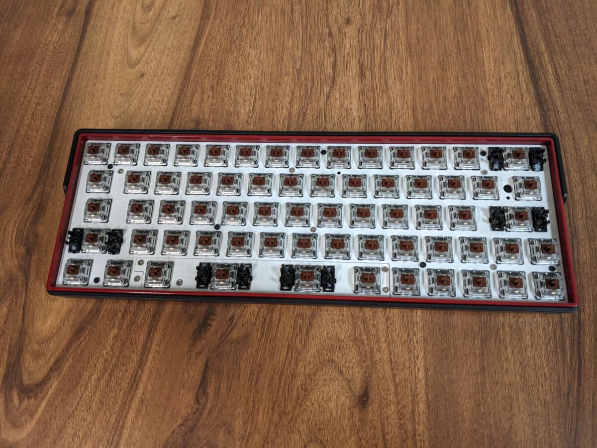 KEMOVE DK64/66にGateron Optical茶軸 を装着した様子