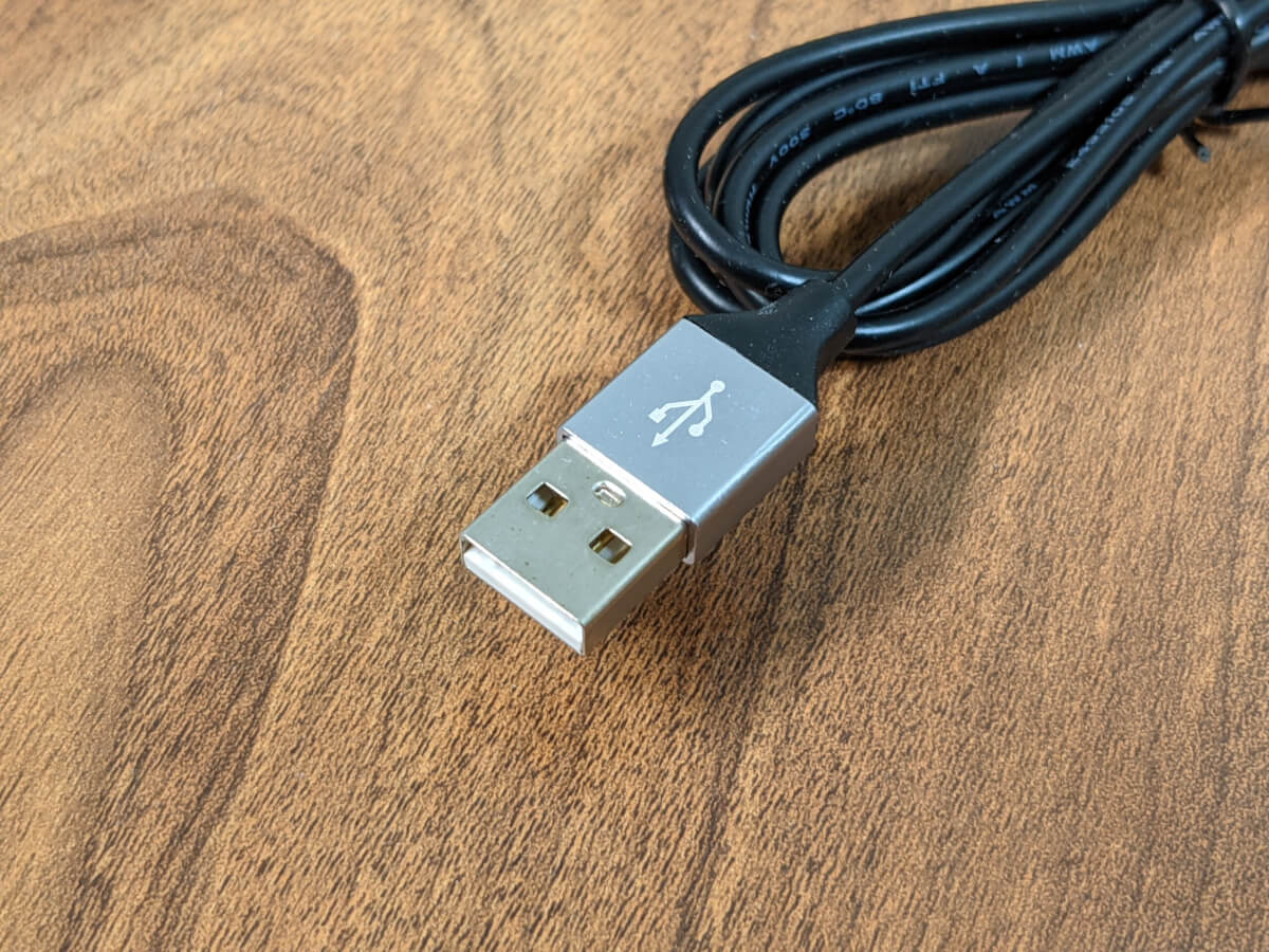 BlitzWolf BW-CML1 本体 給電用のUSB-A端子