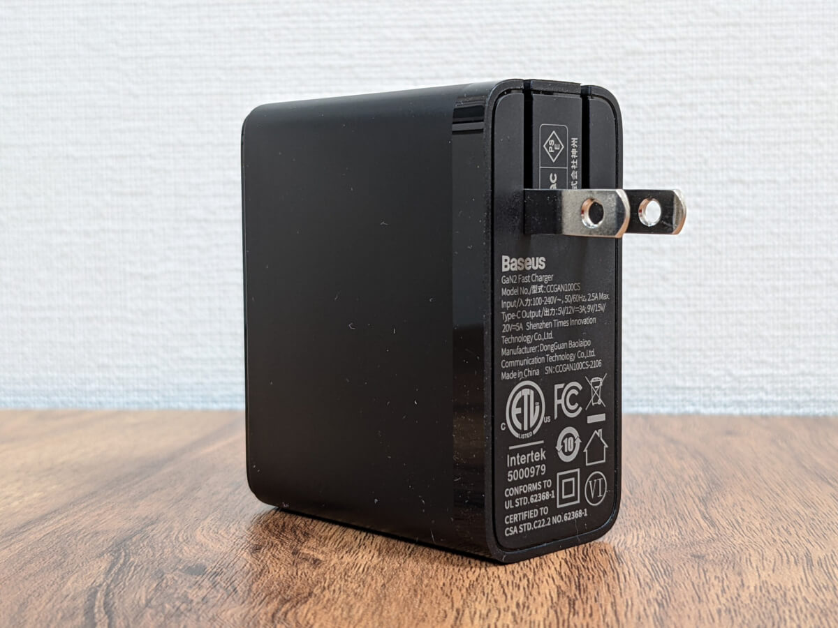 Baseus GaN2 Fast Charger 100W 1C QC5.0 充電器 チャージャー 後ろ側 各種規格や認証マークの印字 コンセント折りたたみ式