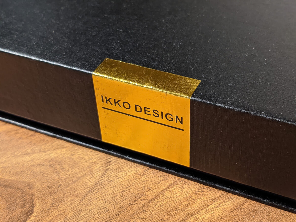 ikko Audio Gems OH1S 開封の様子 箱の金色部分