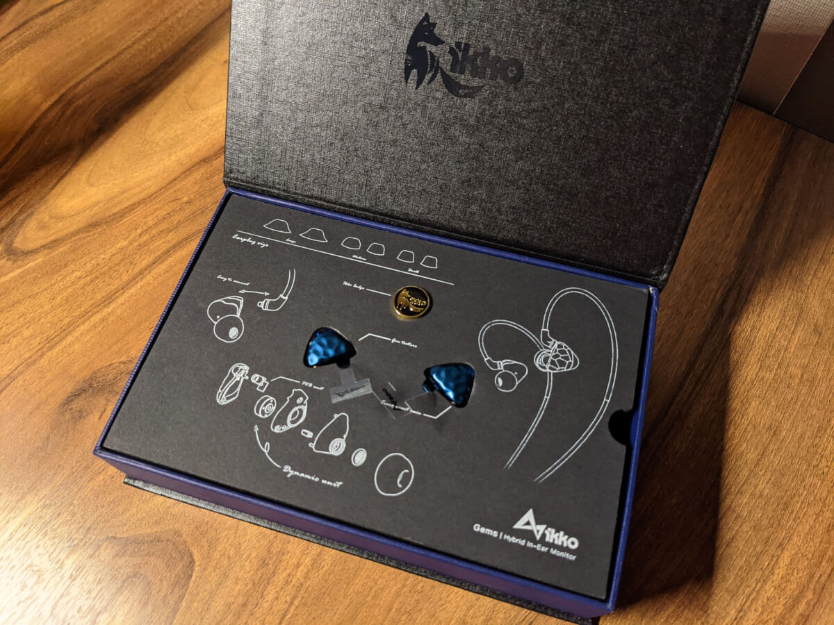 ikko Audio Gems OH1S 開封の様子 上蓋を開けた直後