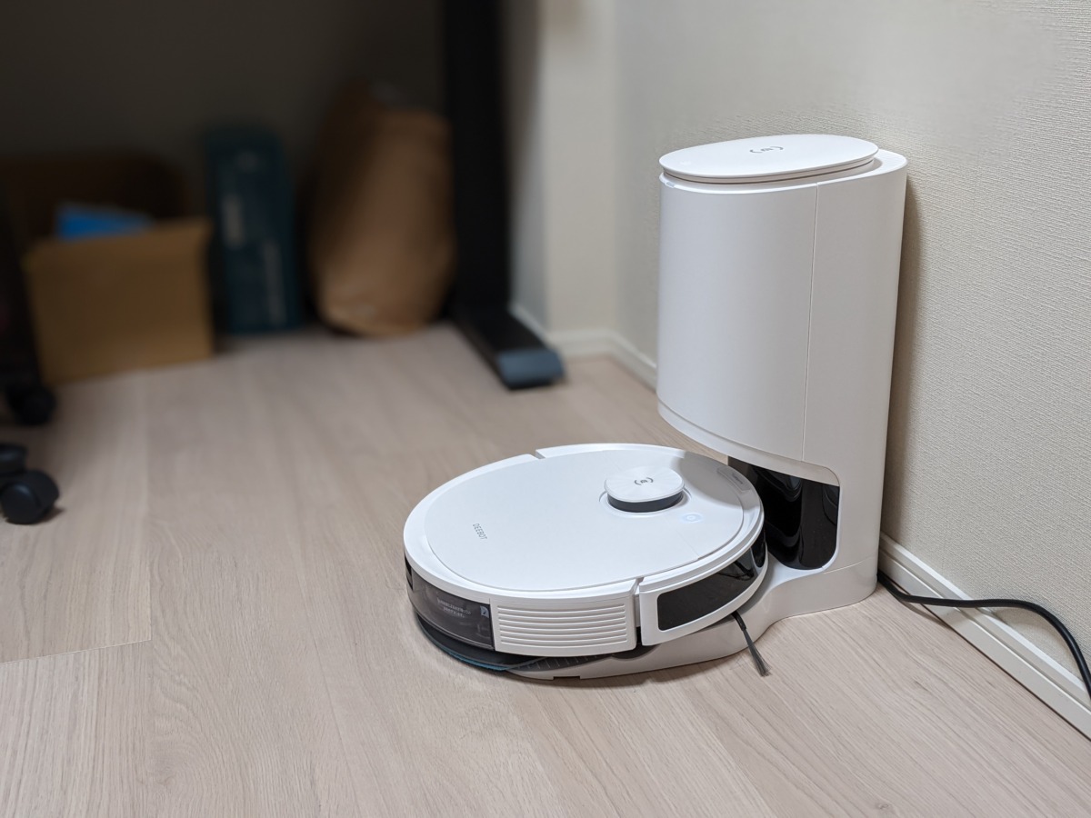 ECOVACS DEEBOT N8+ Amazon.co.jp限定モデル ロボット掃除機 自宅書斎に設置した様子