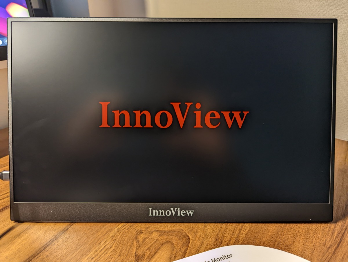 InnoView 15.6インチFHD IPS モバイルモニター ‎INVPM001 レビュー 起動時のロゴ表示