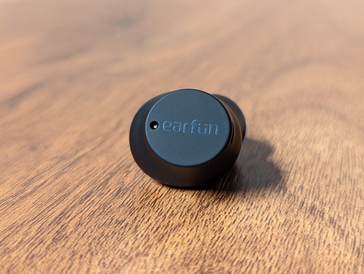 EarFun Free Mini 完全ワイヤレスイヤホン レビュー 本体 外観 外面