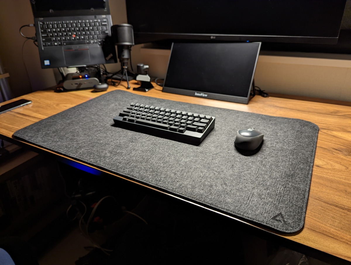 DeltaHUB DESKPAD レビュー デスクに配置したイメージ