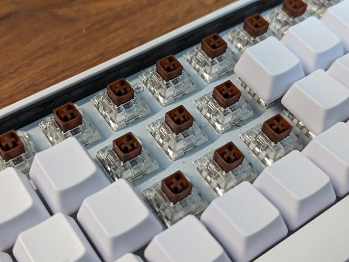 Kailh BOX茶軸 brown switch メカニカルキーボード向けキースイッチ レビュー キーボードに装着してみた様子