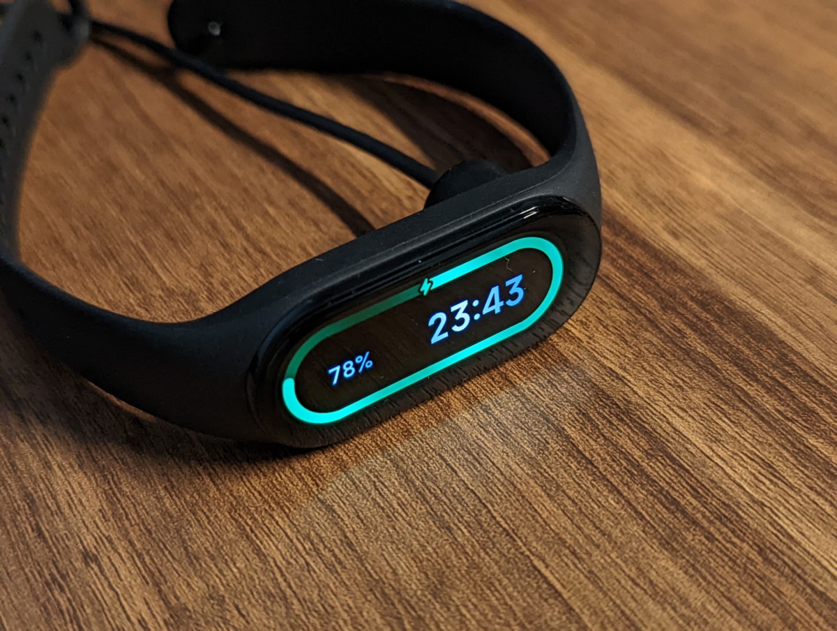 Xiaomi Smart Band Mi band 7 レビュー Mi Band の充電中の画面表示