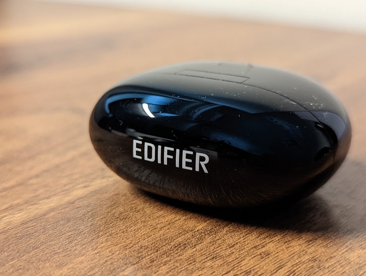 EDIFIER W220T 完全ワイヤレスイヤホン レビュー ケース上部