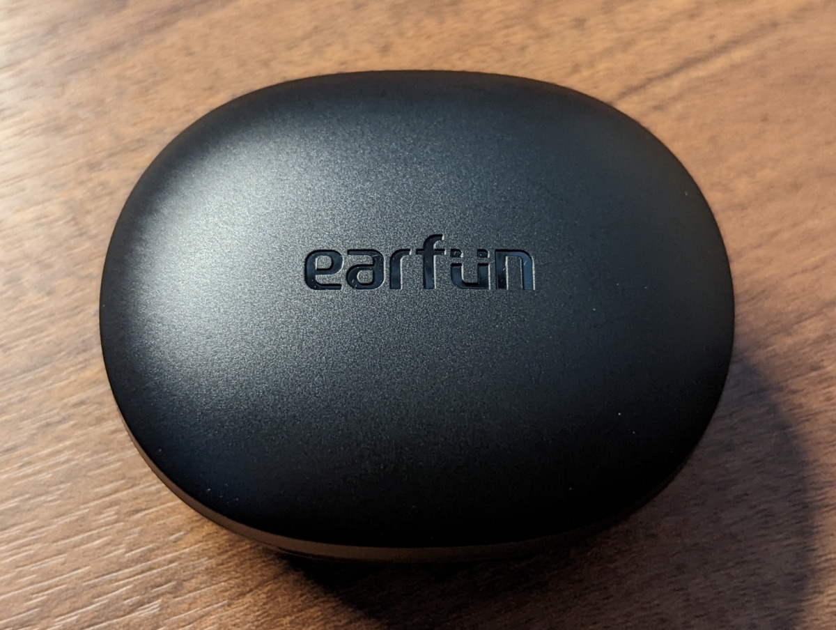 EarFun Air S 完全ワイヤレスイヤホン レビュー ケース 上面