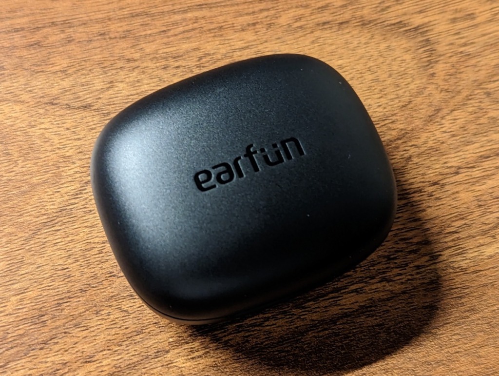 EarFun Air Pro 3 レビュー ケース 上面