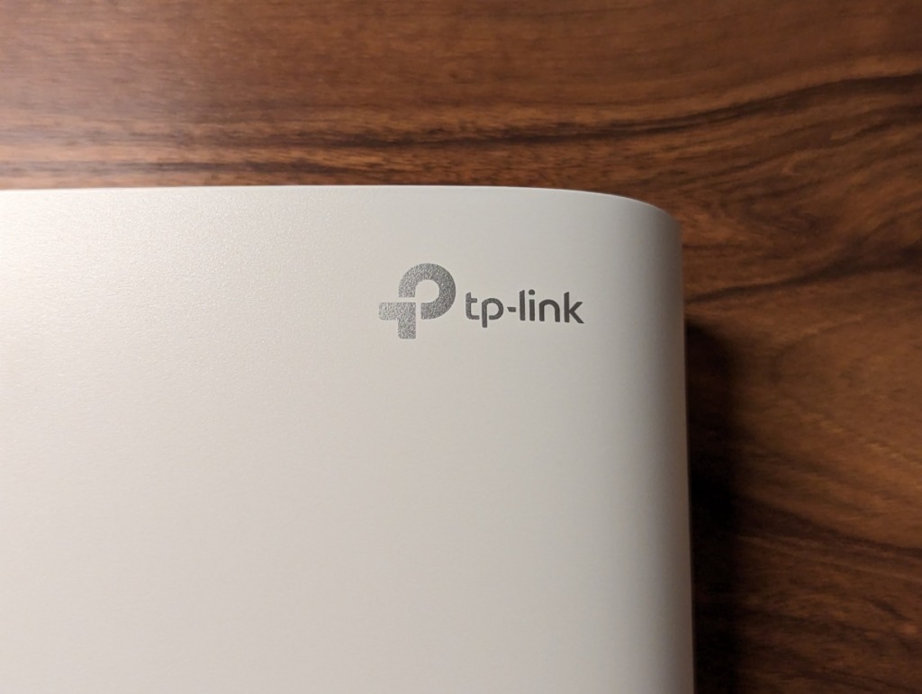 TP-Link RE900XD WiFi中継器 WiFiルーター レビュー 外観 ロゴ