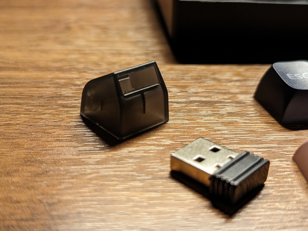 Skyloong GK61pro レビュー 付属品 USBドングルホルダー的なキーキャプ