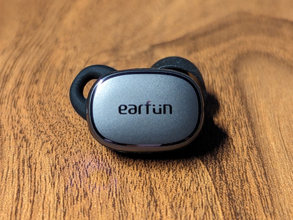 EarFun Free Pro 3 レビュー 本体 外側